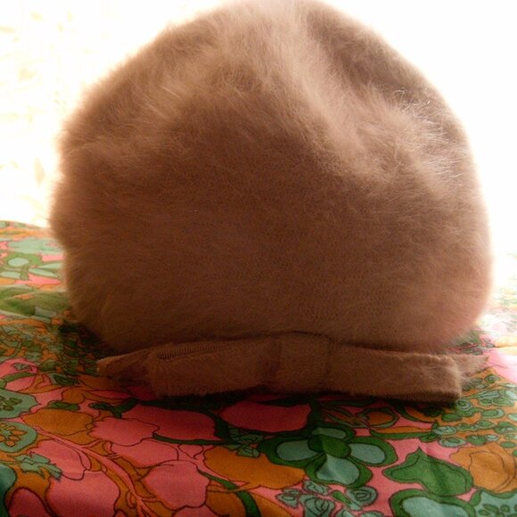 Nathan Baume Wool and Boucle Silk Leather Gloves Kangol Hat and Mink Brooch Lot - Picture 15 of 16